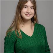 Professeure particulière donnant des cours de français aux élèves de primaire et collège